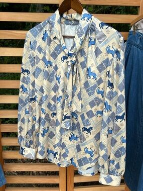 Vintage 70’s Poly-Knit PussyBow Tie Neck Novelty Pony Print Blouse